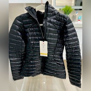 NWT Black Lululemon pack it down jacket. Great for traveling